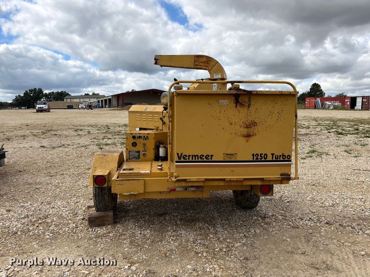 image for item FK3488 1992 Vermeer 1250BC wood chipper