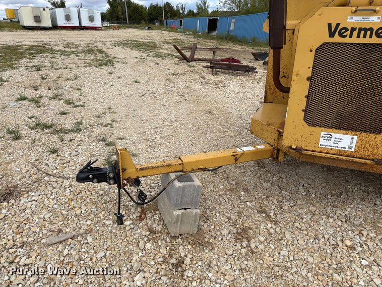 image for item FK3488 1992 Vermeer 1250BC wood chipper