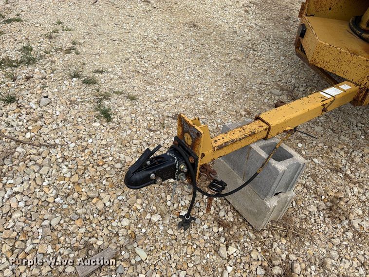 image for item FK3488 1992 Vermeer 1250BC wood chipper