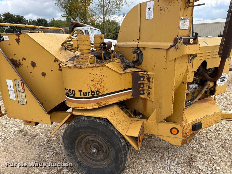 image for item FK3488 1992 Vermeer 1250BC wood chipper