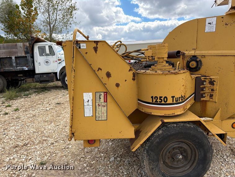 image for item FK3488 1992 Vermeer 1250BC wood chipper