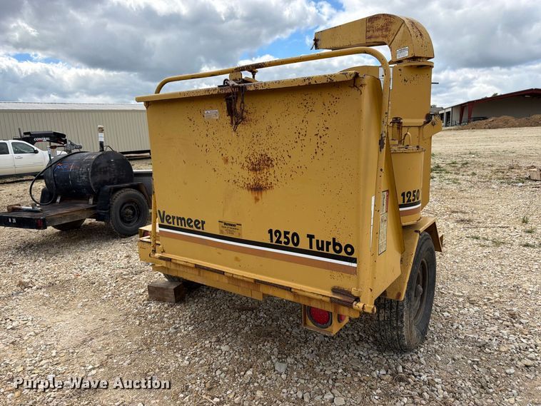 image for item FK3488 1992 Vermeer 1250BC wood chipper