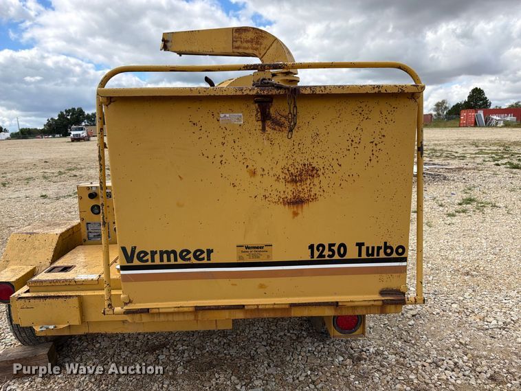 image for item FK3488 1992 Vermeer 1250BC wood chipper