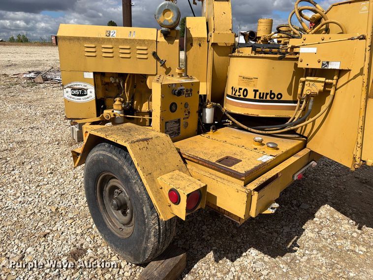 image for item FK3488 1992 Vermeer 1250BC wood chipper