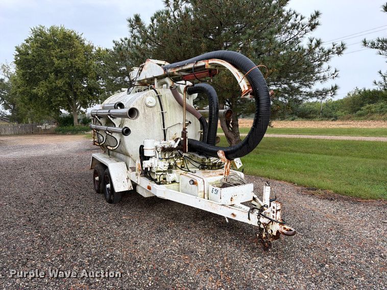 image for item FK3496 Camel vacuum excavator