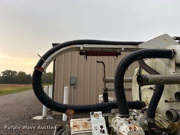 image for item FK3496 Camel vacuum excavator