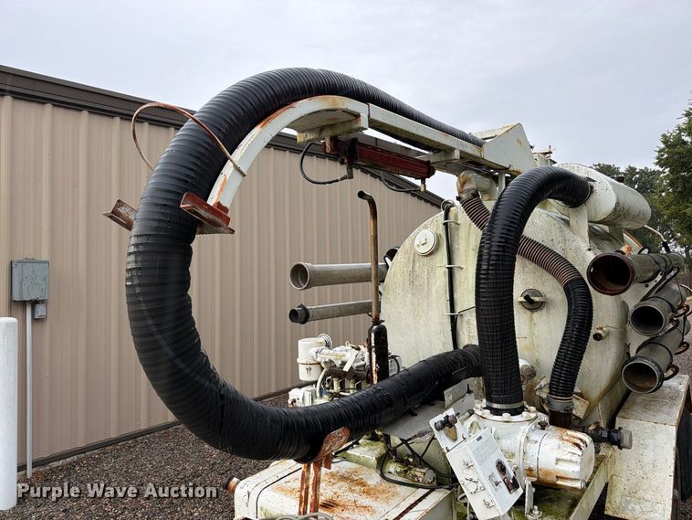 image for item FK3496 Camel vacuum excavator