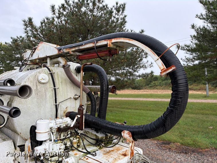 image for item FK3496 Camel vacuum excavator