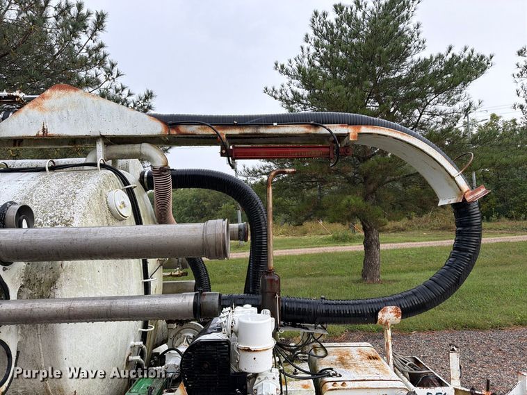 image for item FK3496 Camel vacuum excavator
