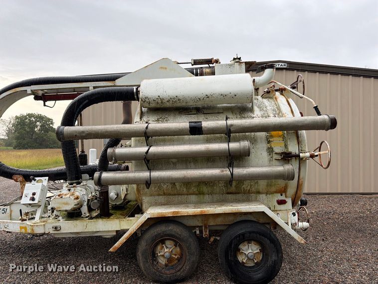 image for item FK3496 Camel vacuum excavator
