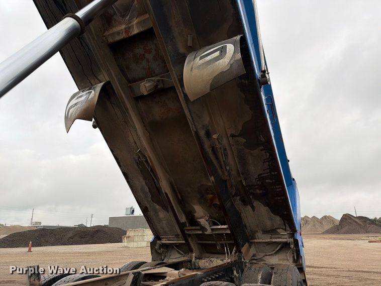 image for item FK3678 2005 Sterling L8500 dump truck