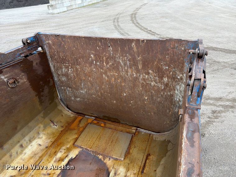 image for item FK3678 2005 Sterling L8500 dump truck
