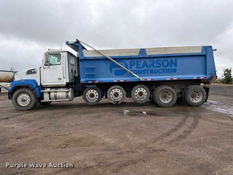 image for item FK3680 2016 Western Star 4700 dump truck