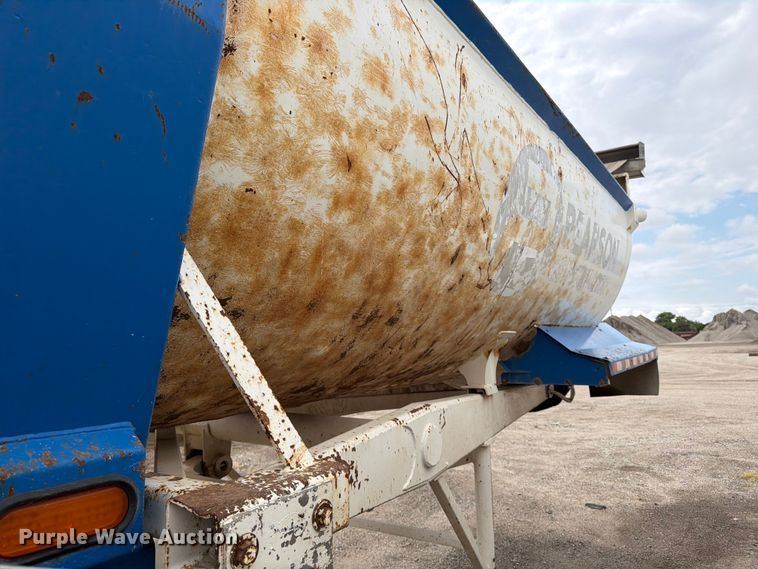 image for item FK3688 2007 Ranch ED28-30QF end dump trailer