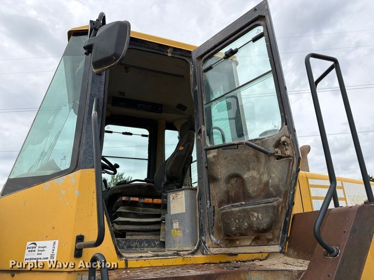 image for item FK3795 2005 Komatsu WA450 wheel loader