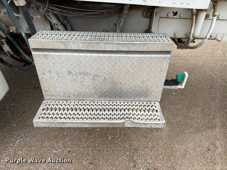 image for item FK3799 1999 Peterbilt 357 ready mix truck
