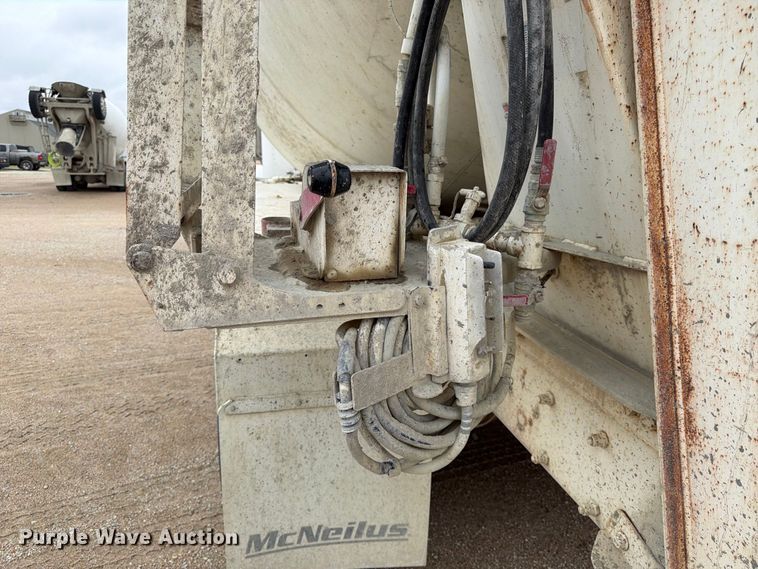 image for item FK3799 1999 Peterbilt 357 ready mix truck