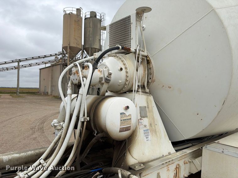 image for item FK3799 1999 Peterbilt 357 ready mix truck