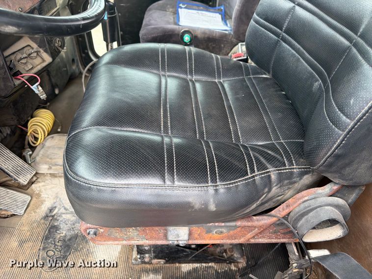 image for item FK3799 1999 Peterbilt 357 ready mix truck