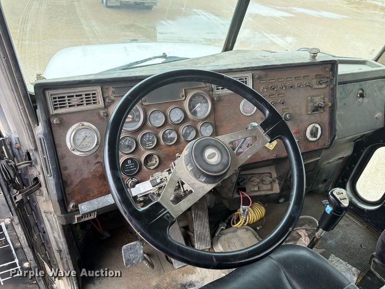 image for item FK3799 1999 Peterbilt 357 ready mix truck