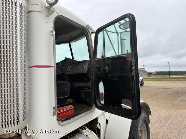 image for item FK3799 1999 Peterbilt 357 ready mix truck