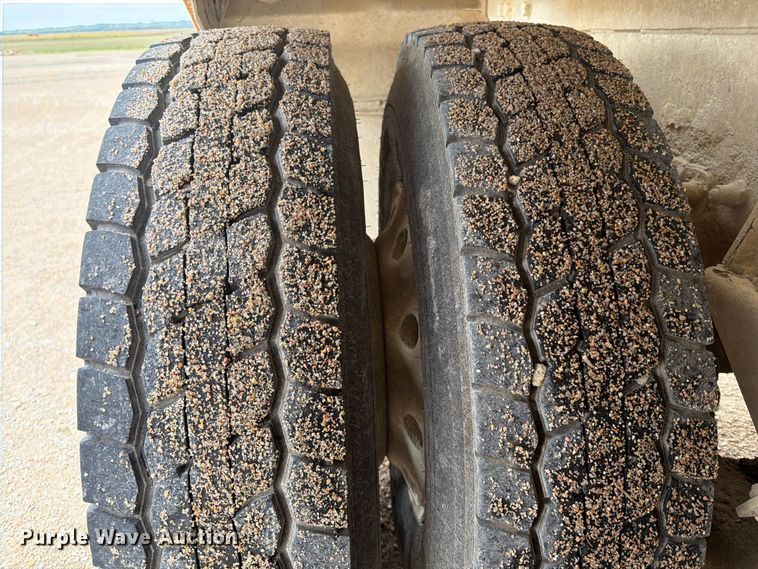 image for item FK3799 1999 Peterbilt 357 ready mix truck
