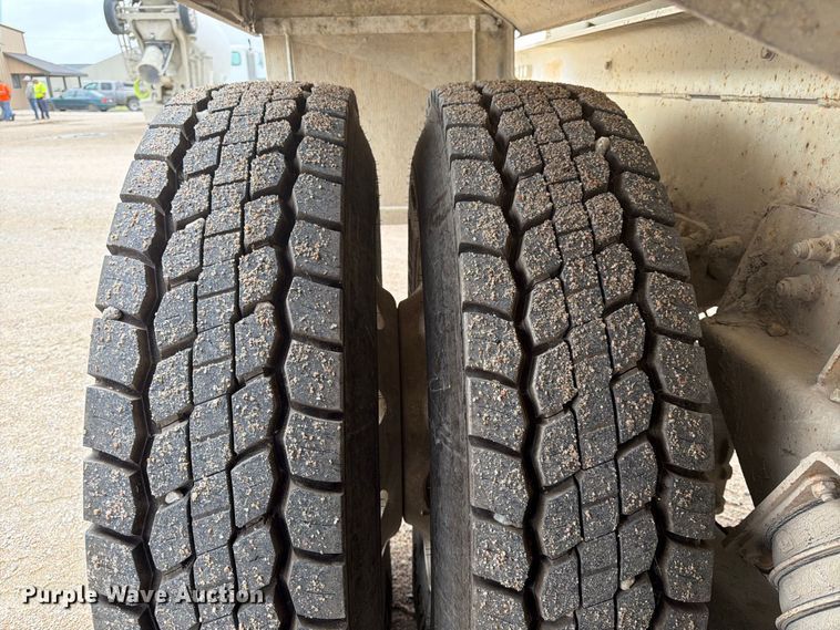 image for item FK3799 1999 Peterbilt 357 ready mix truck