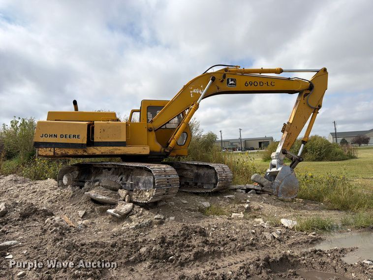 image for item FK3800 1990 John Deere 690D-LC excavator
