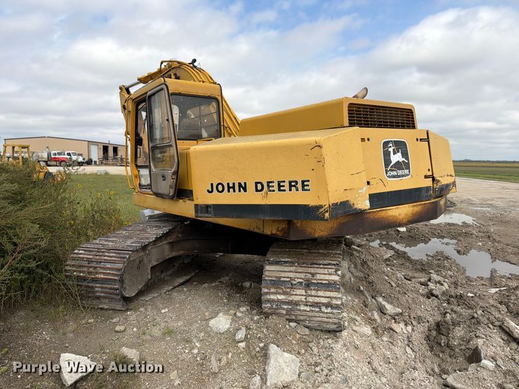 image for item FK3800 1990 John Deere 690D-LC excavator