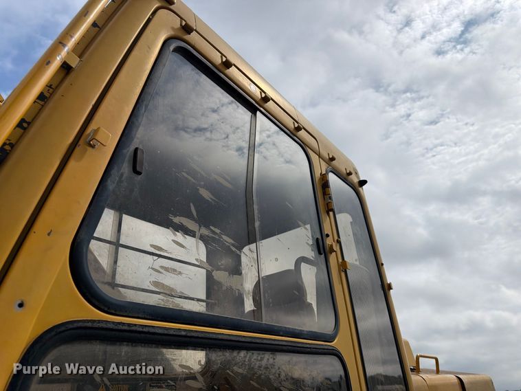 image for item FK3800 1990 John Deere 690D-LC excavator