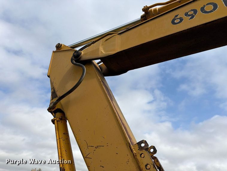 image for item FK3800 1990 John Deere 690D-LC excavator