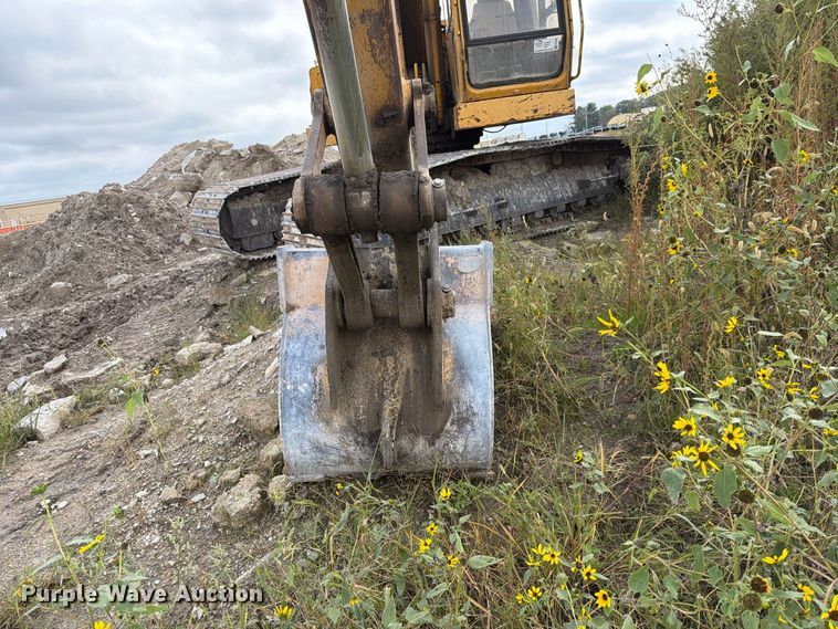 image for item FK3800 1990 John Deere 690D-LC excavator