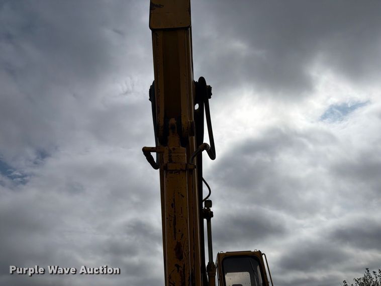 image for item FK3800 1990 John Deere 690D-LC excavator