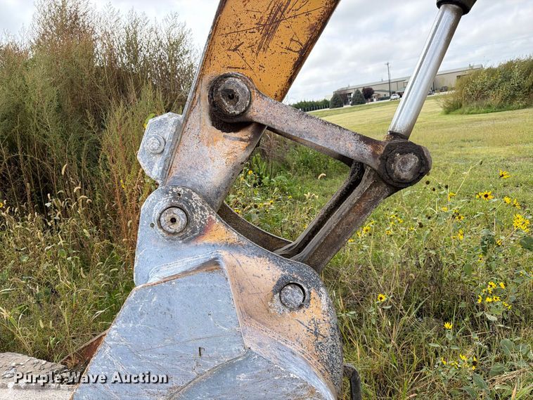 image for item FK3800 1990 John Deere 690D-LC excavator