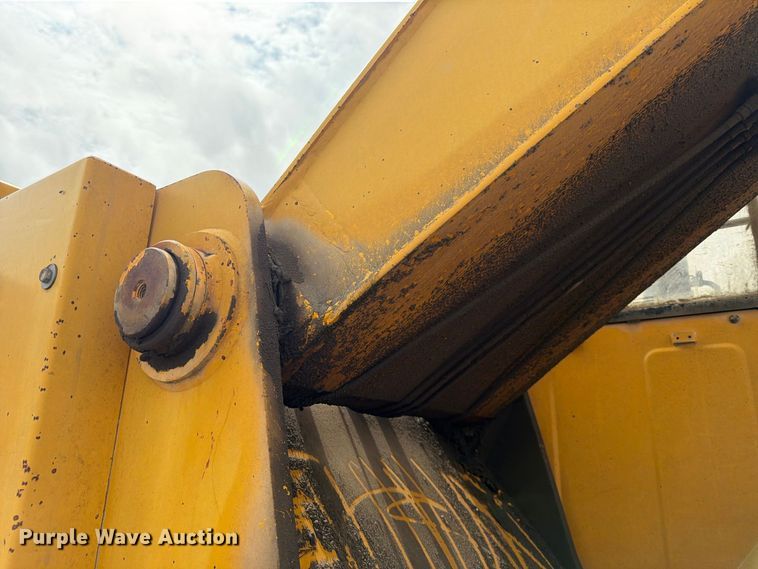 image for item FK3800 1990 John Deere 690D-LC excavator