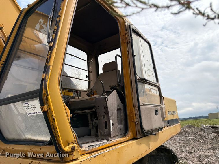image for item FK3800 1990 John Deere 690D-LC excavator