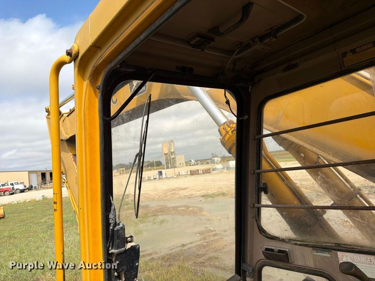 image for item FK3800 1990 John Deere 690D-LC excavator