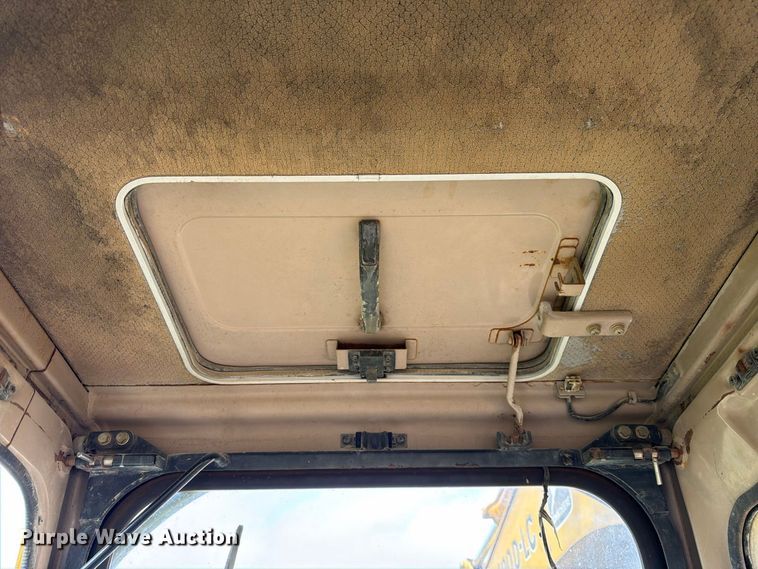 image for item FK3800 1990 John Deere 690D-LC excavator