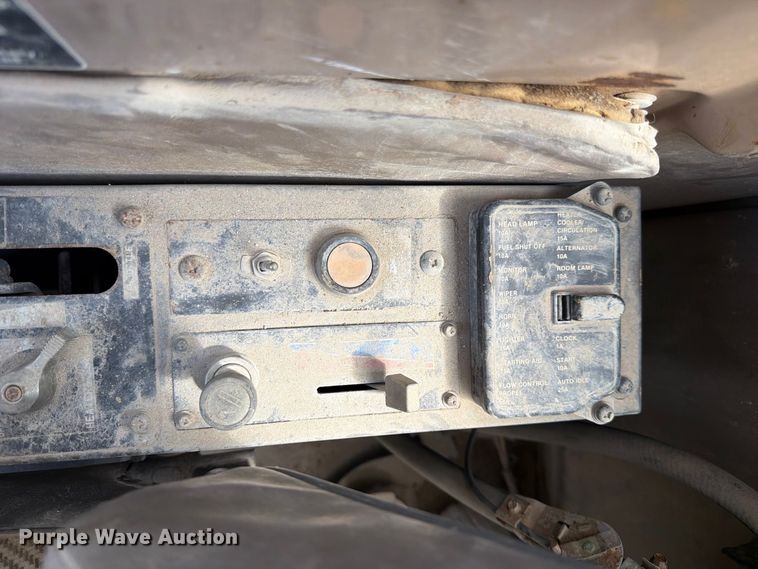 image for item FK3800 1990 John Deere 690D-LC excavator