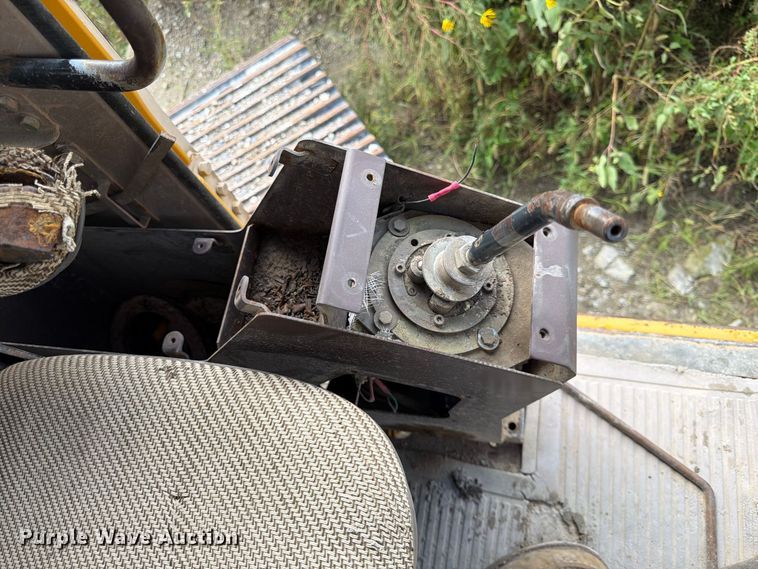image for item FK3800 1990 John Deere 690D-LC excavator