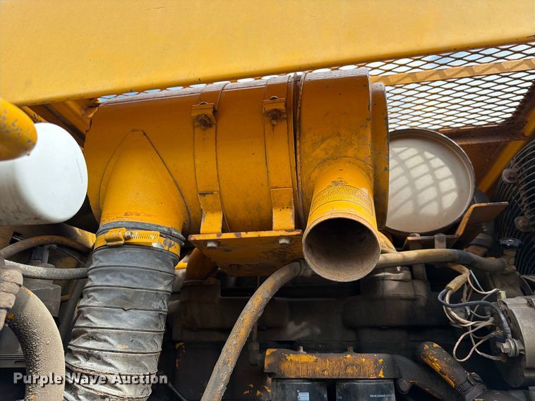 image for item FK3800 1990 John Deere 690D-LC excavator