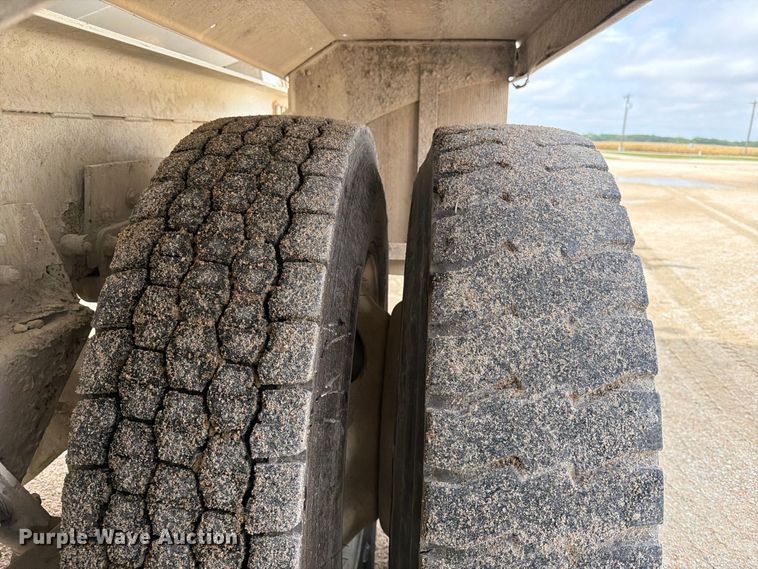image for item FK3801 1999 Peterbilt 357 ready mix truck