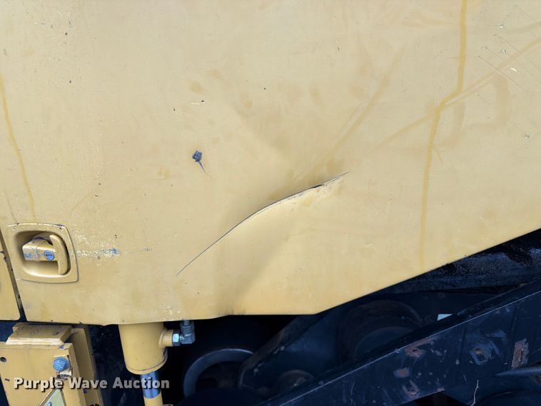 image for item FK3811 2011 Caterpillar AP655D paver