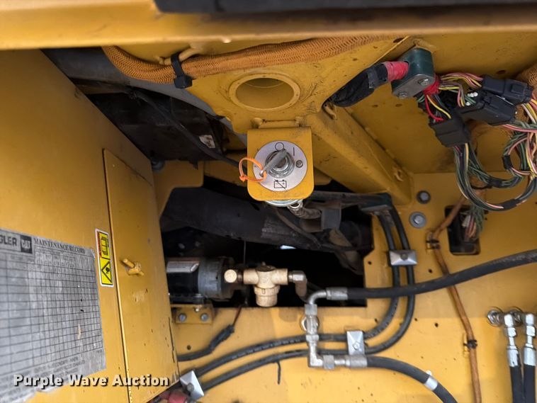 image for item FK3811 2011 Caterpillar AP655D paver