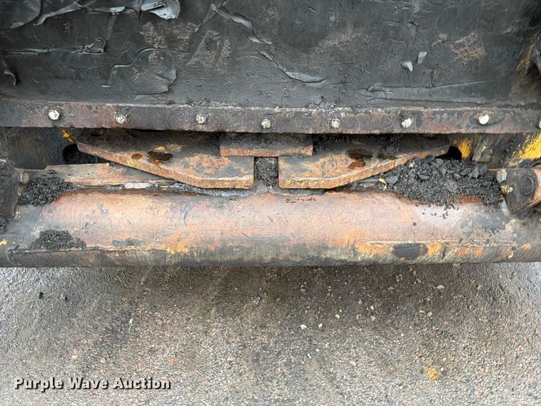image for item FK3811 2011 Caterpillar AP655D paver