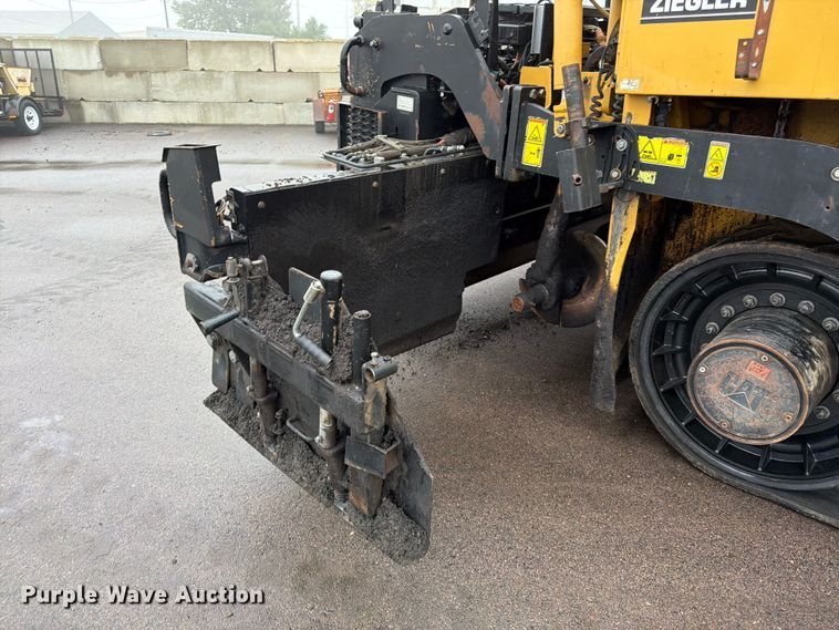 image for item FK3811 2011 Caterpillar AP655D paver