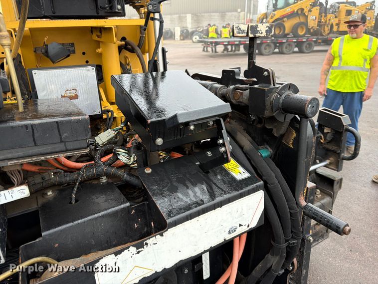 image for item FK3811 2011 Caterpillar AP655D paver