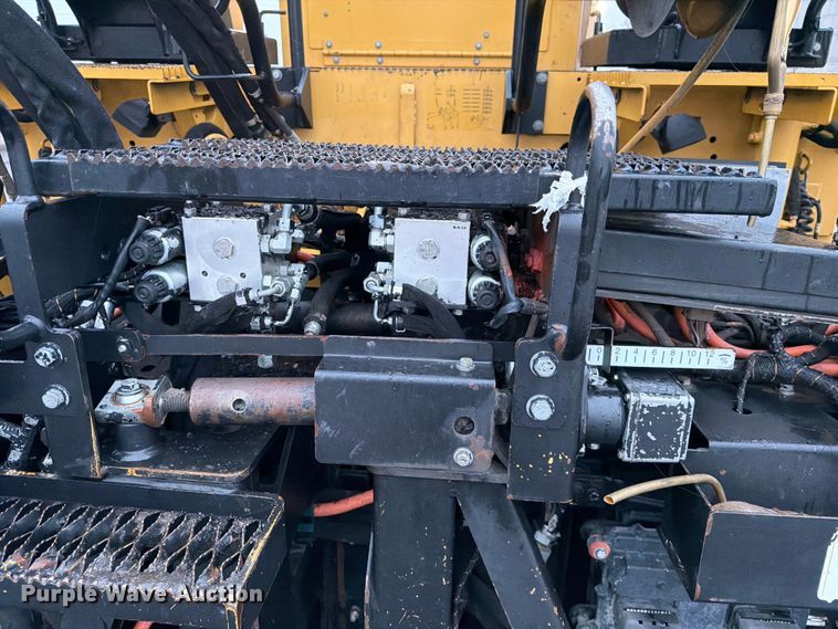 image for item FK3811 2011 Caterpillar AP655D paver