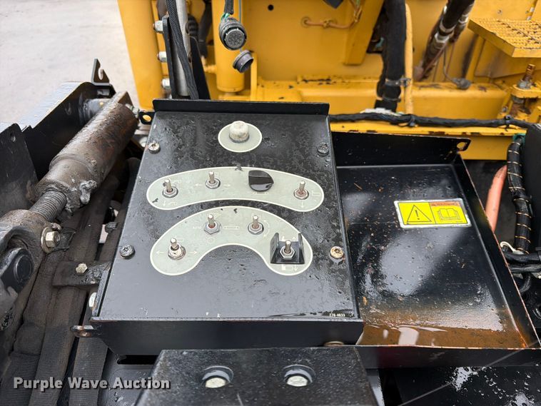 image for item FK3811 2011 Caterpillar AP655D paver