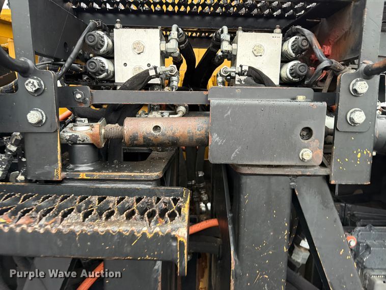 image for item FK3811 2011 Caterpillar AP655D paver